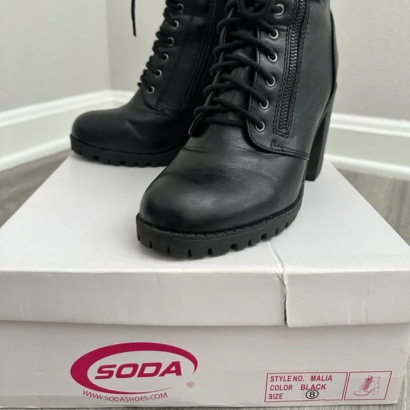 SODA Boots Women's Black Low Faux Leather Chunky Heel Ankle Booties Size 8 - Picture 5 of 5